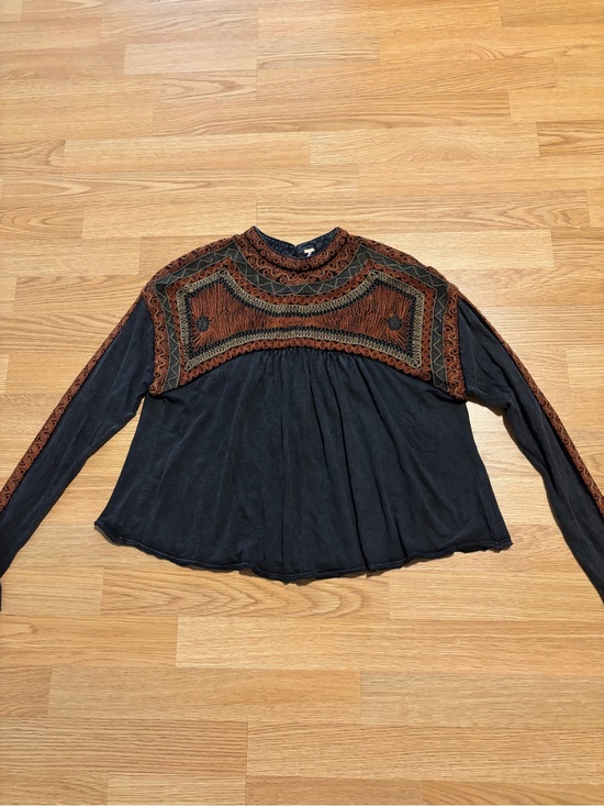 Free People Tops - “Free People” embroidered swing top size XS
